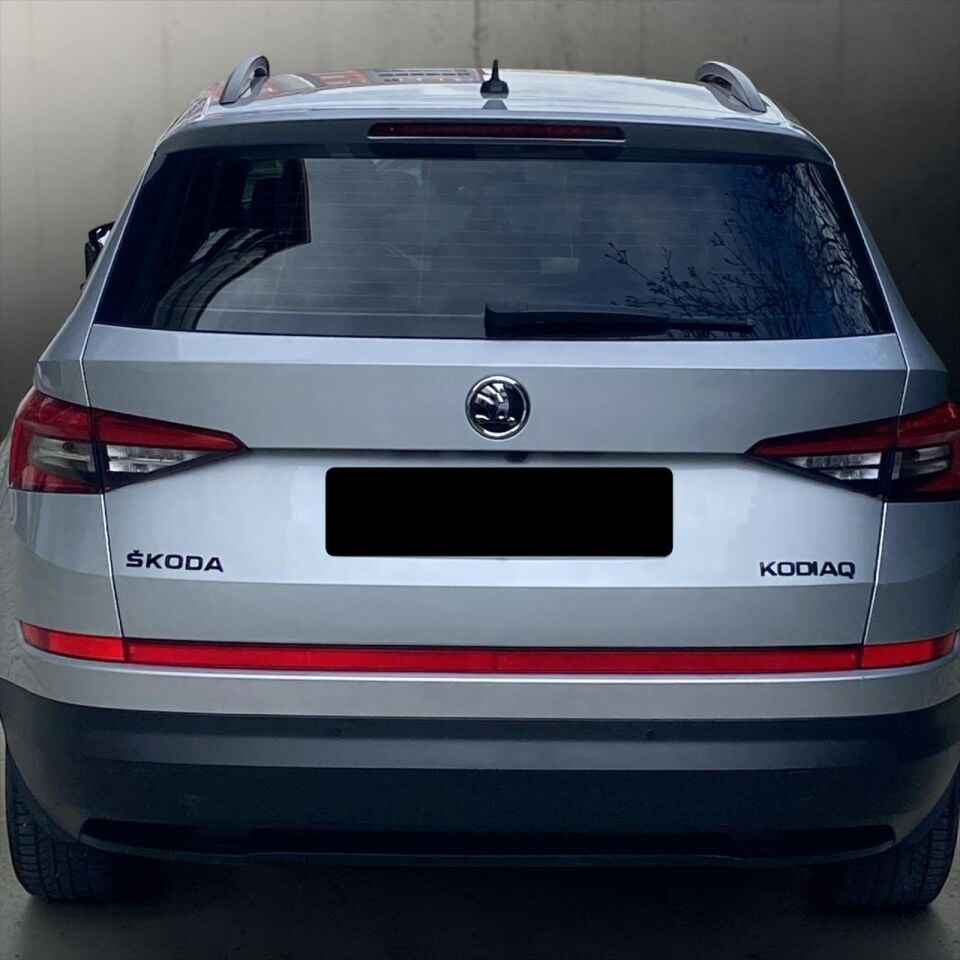 Skoda Kodiaq RS 2017 - 2021 Arka Tampon Orta Reflektör Seti 565198807E